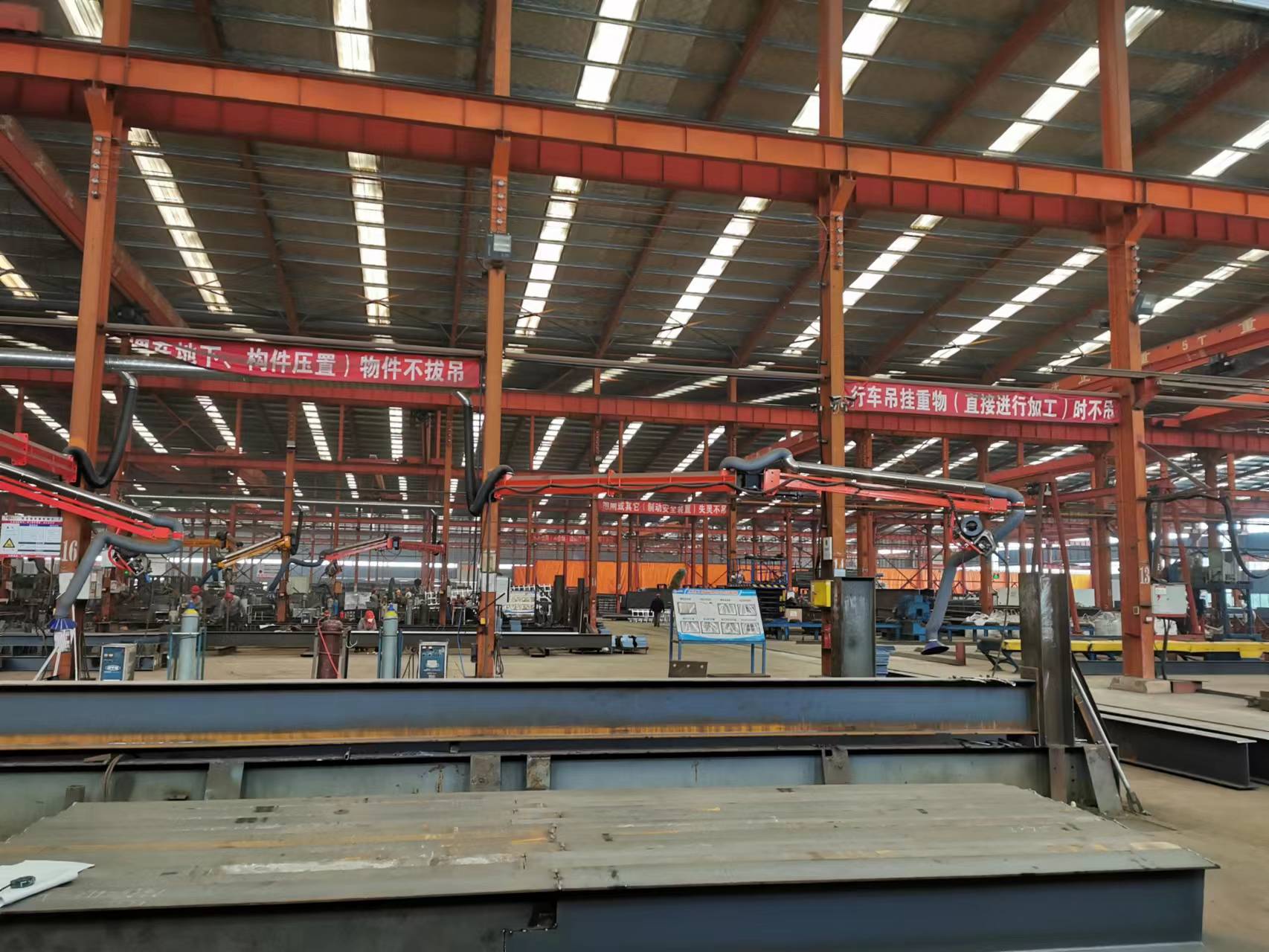 كيفية بناء سياج من الصلب المموج