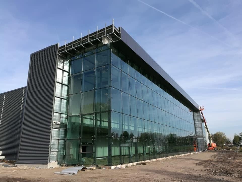 صالة عرض الهيكل الصلب ومكتب